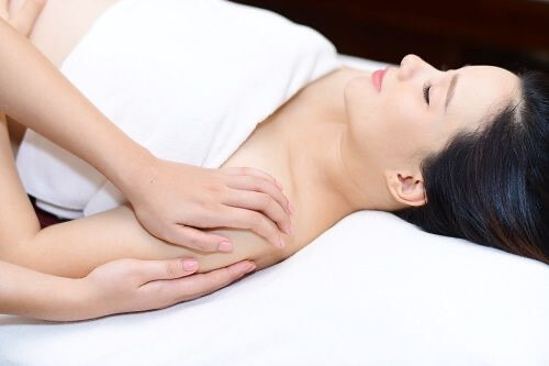 Câu hỏi thường gặp về massage toàn thân cho mẹ sau sinh
