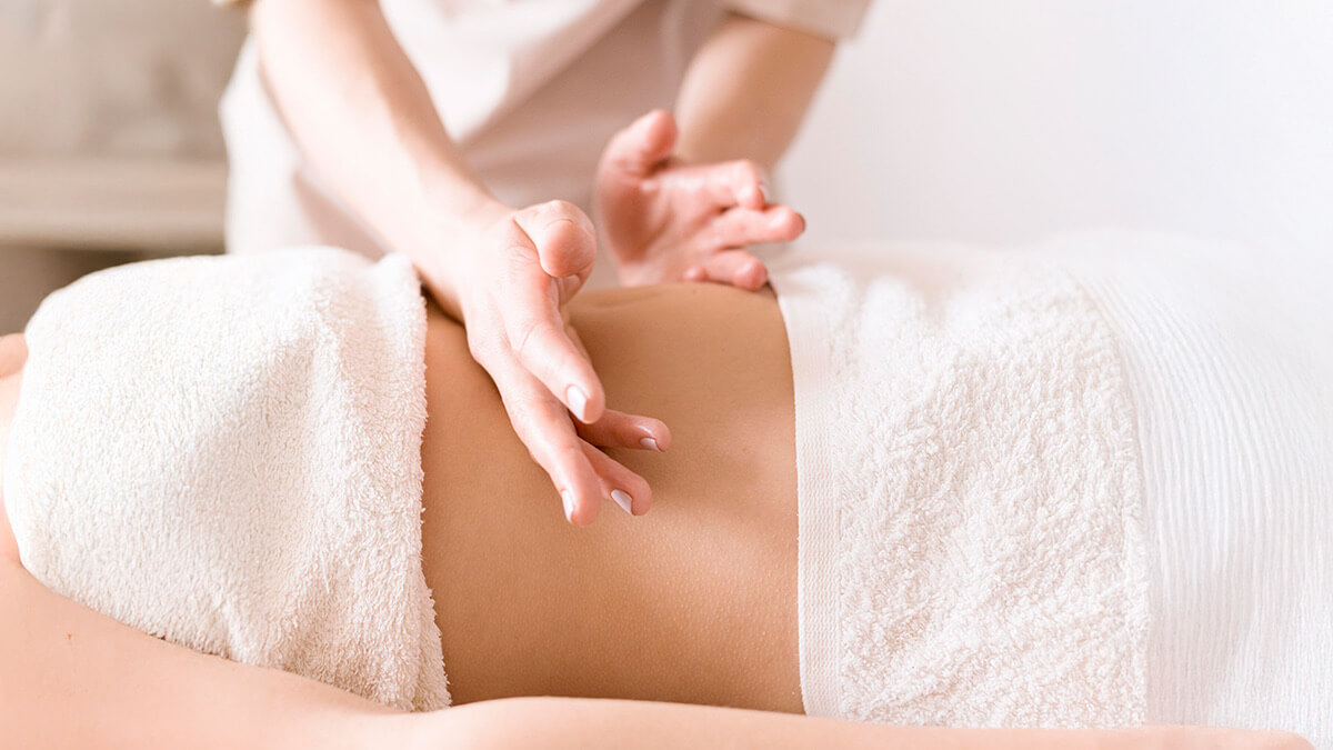 Lợi ích của massage bụng sau sinh